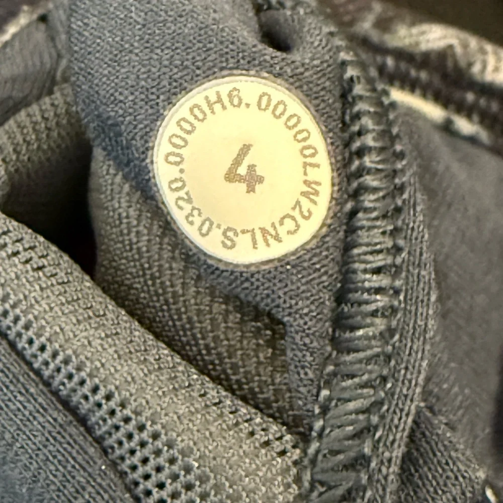 Lululemon Flow Y Bra Long Line Nulu Light Support Size 4